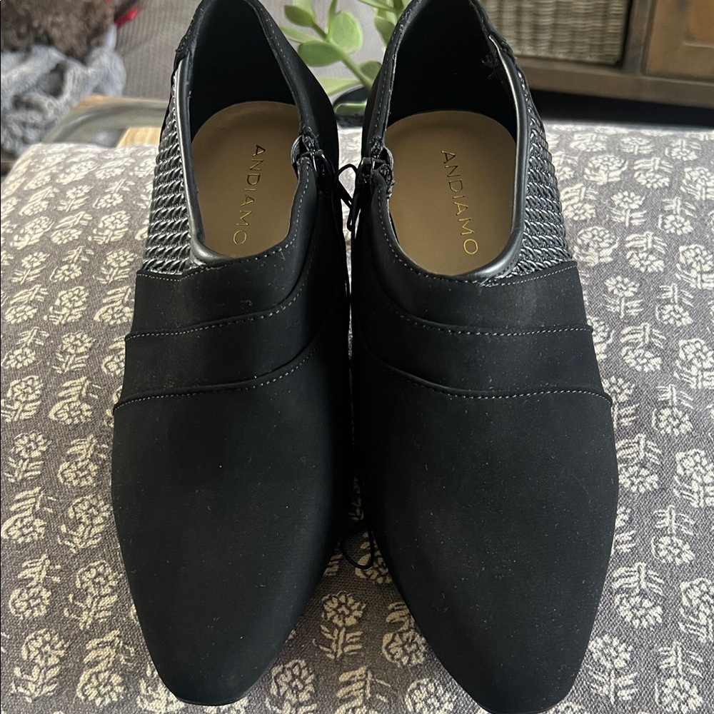 Andiamo Black Heeled Shoes for Women Size 8